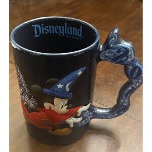 WALT DISNEY PARKS 2017 COFFEE MUG